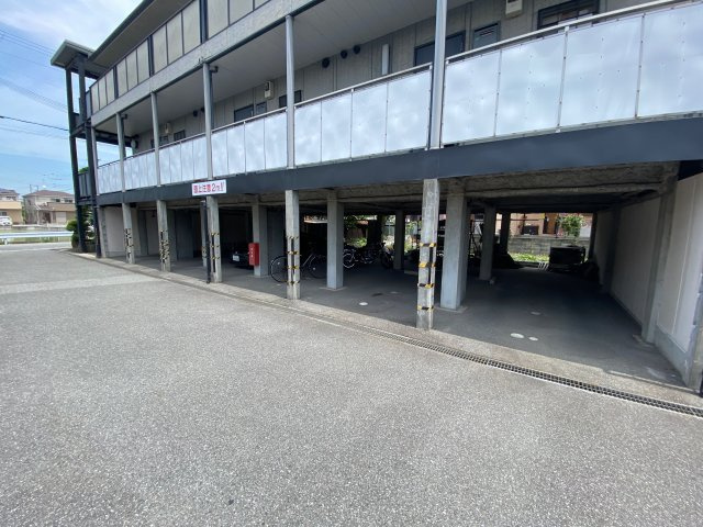 サンハイム下手野　C棟の駐車場