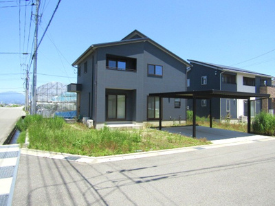 【駐車場】 | 【2021年築】南アルプス藤田 | 車をお持ちの方に嬉しい駐車場付きの物件です