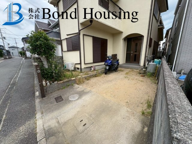 オール電化住宅・全室収納付き・魚住町清水　築29年の駐車場