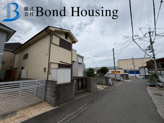 オール電化住宅・全室収納付き・魚住町清水　築29年の前面道路含む現地写真