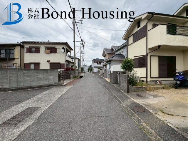 オール電化住宅・全室収納付き・魚住町清水　築29年の前面道路含む現地写真