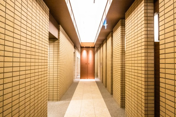 【エントランス】 | 【エントランスコリドール】エントランスホールから、メールコーナー、EVホールまでをつなぐ廊下です！