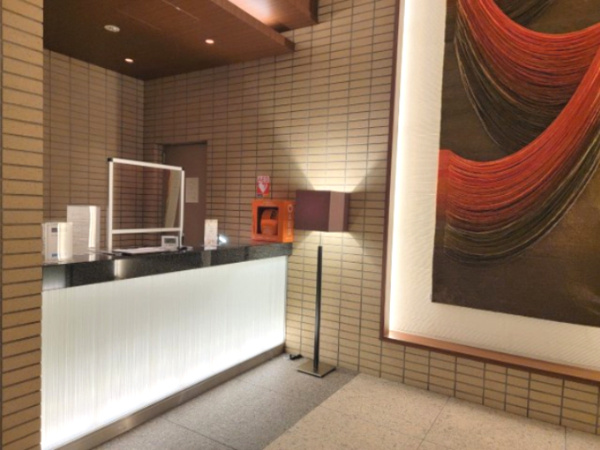 【エントランス】 | 【コンシェルジュカウンター】各種取次・紹介など、丁寧なサービスで都心の快適な生活をサポート！