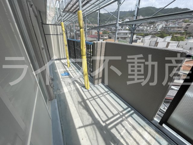 フォルム石切さくら坂のバルコニー|暖かな日差しのふりそそぐバルコニー