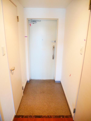 【玄関】 | コンフォートフサ | 別号室の写真になります。現況優先。