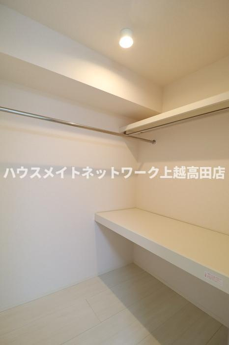 ライフコート上越の洋室|ウォークインクローゼット
