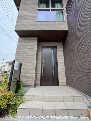 ひたちなか市大字足崎　オール電化住宅の玄関