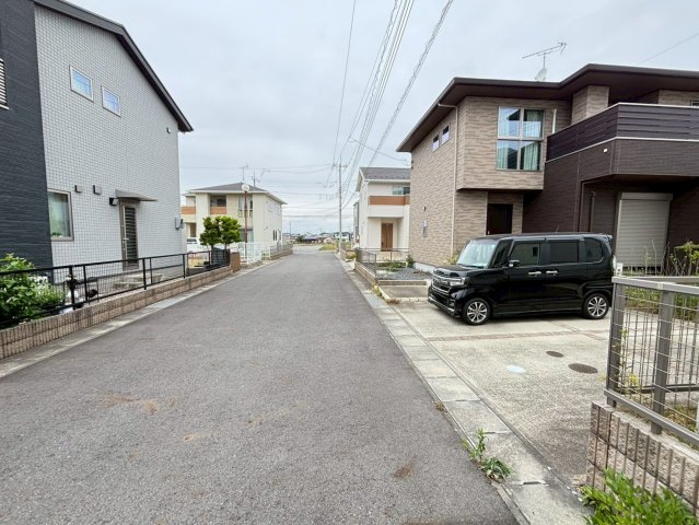 ひたちなか市大字足崎　オール電化住宅の前面道路含む現地写真