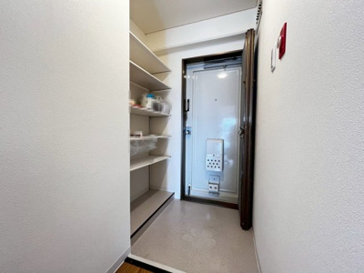 【玄関】 | 狭山ハウス２号棟 | 玄関収納もたっぷり！靴も沢山収納できます♪