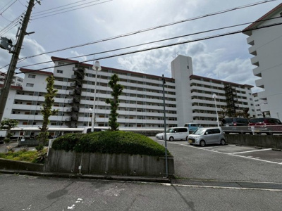 【外観】 | 狭山ハウス２号棟 | 南東向き日当たり良好！たっぷりの陽光に包まれる明るい住まいに気持ちも明るくなりますね！