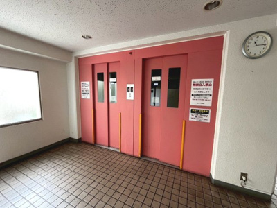 【その他共用部分】 | 狭山ハウス２号棟 | エレベーターは2基！忙しい朝もスムーズに降りられます♪