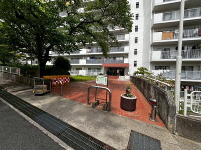 【外観】 | 狭山ハウス２号棟 | 松源まで徒歩１４分・コノミヤまで徒歩１４分！毎日のお買い物に便利です！