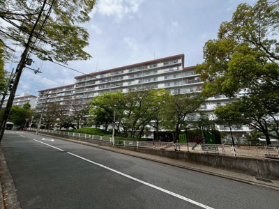 【外観】 | 狭山ハウス２号棟 | 南第一小学校まで徒歩４分！お子様の登下校も安心ですね！