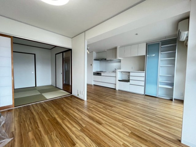 【居間・リビング】 | 狭山ハウス２号棟 | ご家族揃って寛げる広々としたLDK♪是非現地にてご確認ください♪