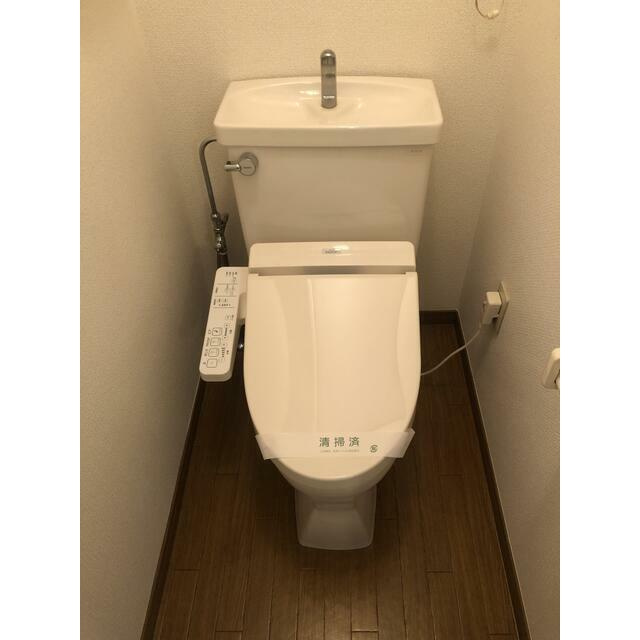 トランプのトイレ|落ち着いた色調のトイレです