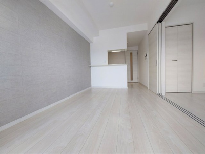 【居間・リビング】 | レジス箱崎東 | 別号室の写真になります。現況優先。