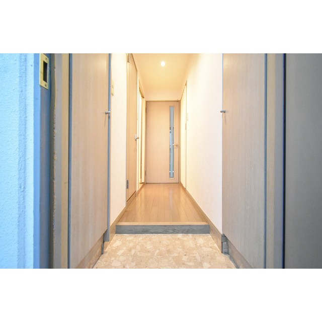 イングミー壱番館の玄関