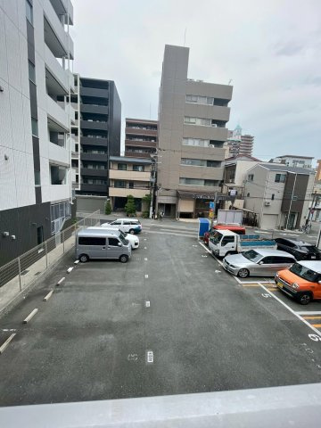 プレザーント天神橋の駐車場