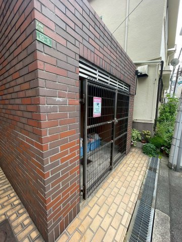 プレザーント天神橋のエントランス