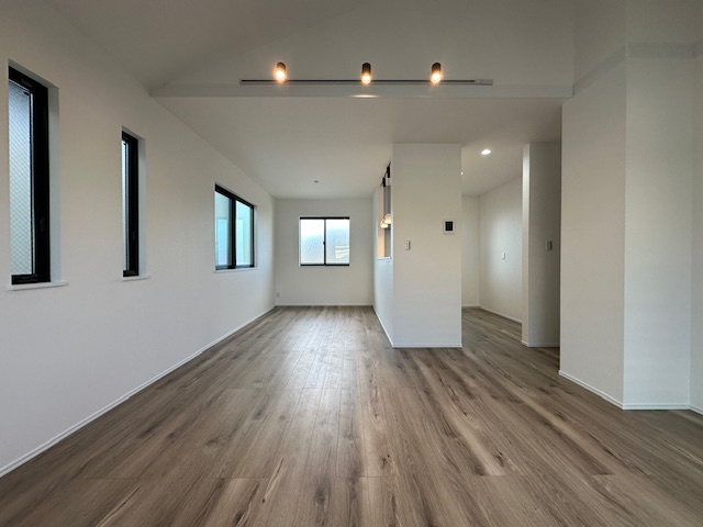 茅ヶ崎市矢畑　　新築戸建　　全２棟の居間・リビング|17帖　LDK