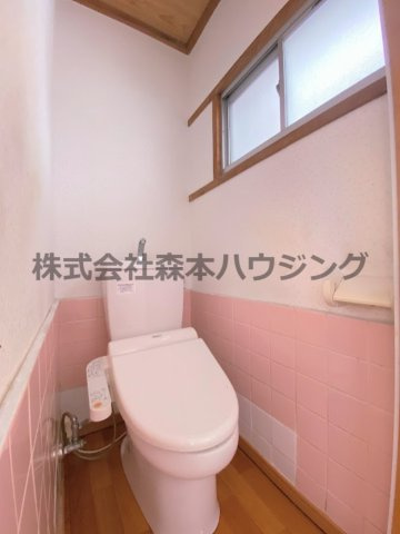 【トイレ】 | 　寝屋川市田井町28貸家 | 清潔感のあるトイレです