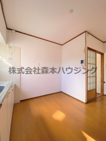 【居間・リビング】 | 　寝屋川市田井町28貸家 | ゆったり過ごせる居間です