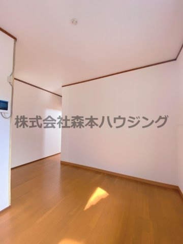 【居間・リビング】 | 　寝屋川市田井町28貸家 | こちらの居間で趣味の時間をお楽しみください