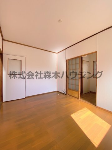 【洋室】 | 　寝屋川市田井町28貸家 | きれいな洋室です
1階