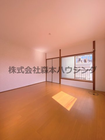 【洋室】 | 　寝屋川市田井町28貸家 | 広々とした洋室です
2階