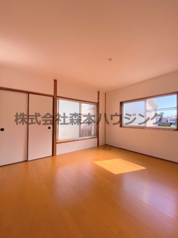 【洋室】 | 　寝屋川市田井町28貸家 | 使い勝手のいい洋室です
2階