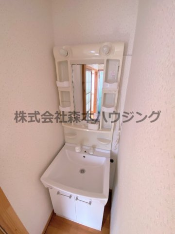 【独立洗面台】 | 　寝屋川市田井町28貸家 | 朝の身支度には欠かせない独立洗面化粧台