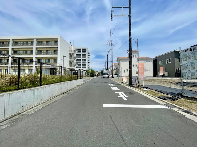 平塚市徳延　売地　全11区画の前面道路含む現地写真|現地外観