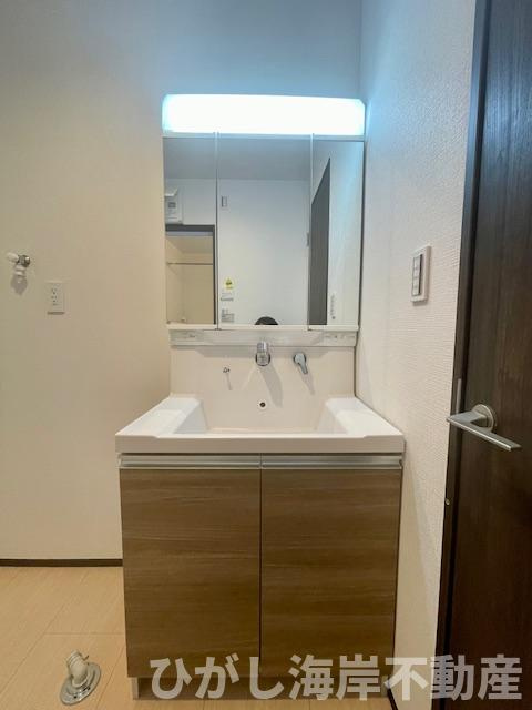 平塚市広川　新築戸建　全４棟の独立洗面台|三面鏡化粧台