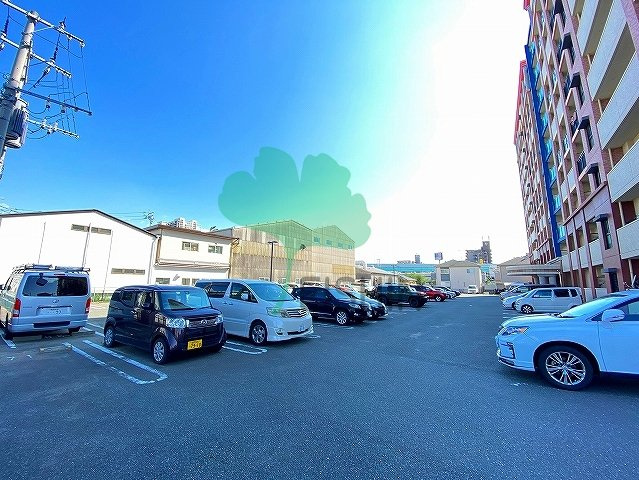 スカイウィングの駐車場