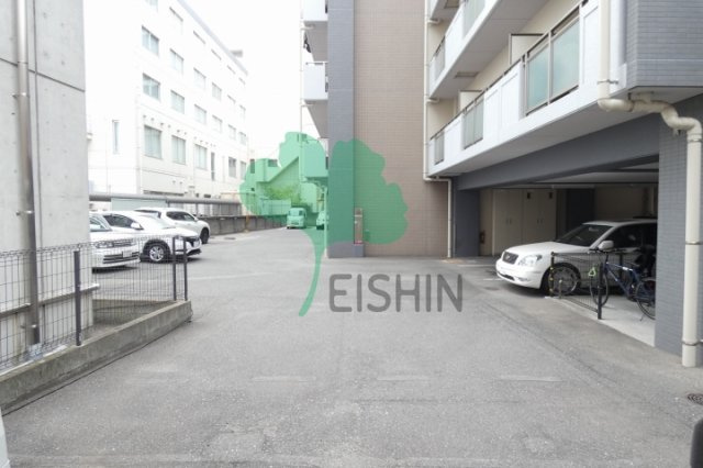 クラッセ博多駅南の駐車場