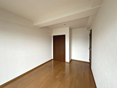 【洋室】 | ファミールハイツ上野Ⅲ番館 | 全居室収納付きでお部屋の中もスッキリと片付きます♪