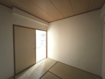 【和室】 | ファミールハイツ上野Ⅲ番館 | リビング隣にあり、食後にゴロンと横になれるのも魅力です♪