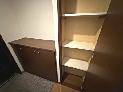 【玄関】 | ファミールハイツ上野Ⅲ番館 | 収納スペース豊富な間取り設計です♪