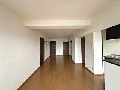 【居間・リビング】 | ファミールハイツ上野Ⅲ番館 | LDKは約17帖とゆとりのある広さです♪