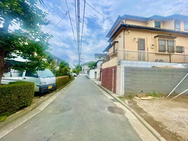 横浜市緑区青砥町の新築一戸建の前面道路含む現地写真|同仕様物件のご案内をさせて頂きます。
お車でご自宅まで送迎承ります。