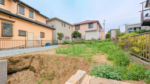 横浜市緑区青砥町の新築一戸建の前面道路含む現地写真|周辺は生活利便施設が点在しています。
是非一度、現地へお越しください！
ご自宅までの送迎も可能です！