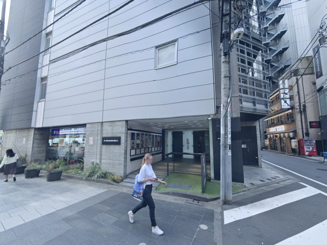 日拓錦糸町南口駅前ビルのエントランス