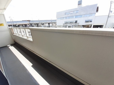 【バルコニー】 | アウローラ玉手Ⅱ　Ａ | 外からの目が気にならないバルコニーで洗濯物が干せます