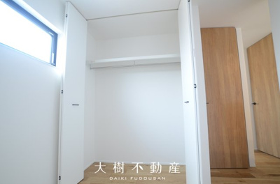 【洋室】 | 海老名市杉久保南3丁目 新築戸建て 全6棟【仲介手数料無料】 | 2階　洋室2（5.3帖）クローゼット