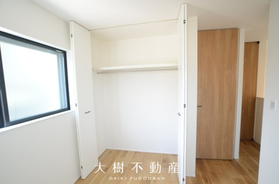 【洋室】 | 海老名市杉久保南3丁目 新築戸建て 全6棟【仲介手数料無料】 | 2階　洋室3（5.3帖）クローゼット