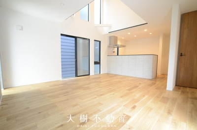 【居間・リビング】 | 海老名市杉久保南3丁目 新築戸建て 全6棟【仲介手数料無料】 | 海老名市を中心に地域密着で営業♪不動産のことなら「大樹不動産」へ