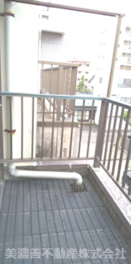 ６５４４６　岐阜市元宮町３丁目中古戸建てのバルコニー