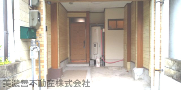 ６５４４６　岐阜市元宮町３丁目中古戸建ての駐車場