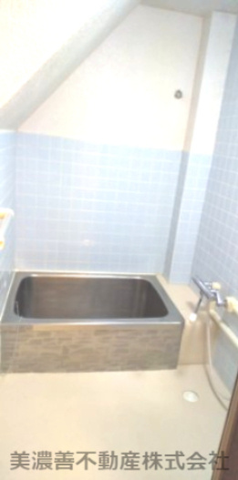 ６５４４６　岐阜市元宮町３丁目中古戸建ての浴室