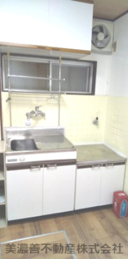 ６５４４６　岐阜市元宮町３丁目中古戸建てのキッチン